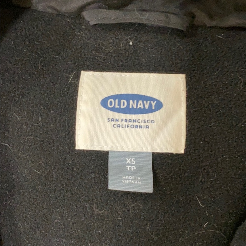 Black old navy puffer vest - Picture 2 of 3